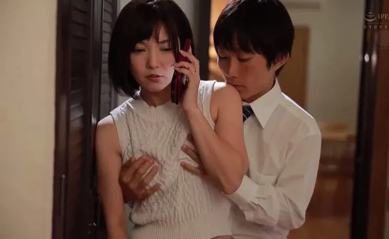 Chồng đi đánh golf, người vợ ở nhà dẫn trai trẻ về xoạc cho sướng