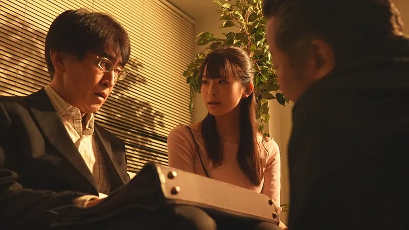 Chồng vay nợ bọn cho vay nặng lãi, người vợ phải bán thân để trả nợ