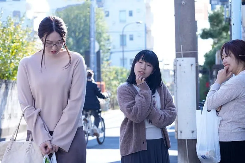 Trả thù mấy mụ cạnh nhà thường xuyên nói xấu bằng cách “cướp ông chồng ả ta”