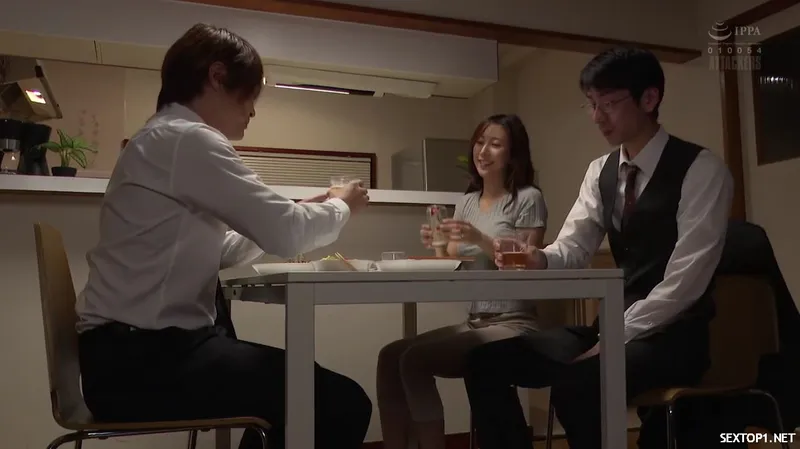 đến nhà sếp ở nhờ, cưỡng hiếp luôn người vợ sếp