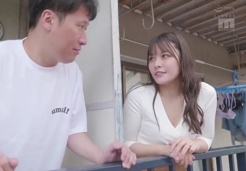 Anh trai số hưởng và em gái hàng xóm bị anh xã bỏ bê đang gửi tín hiệu cầu “chịch”