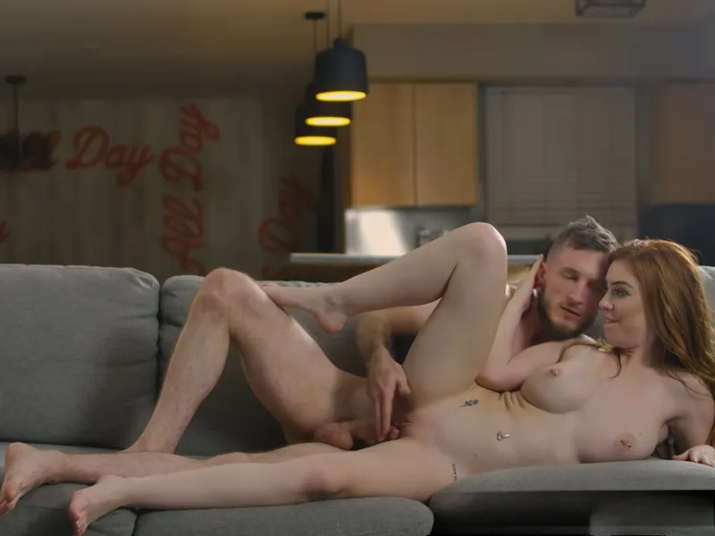 đang tăng ca mà người tình cứ dùng lỗ lồn dụ tôi doggy cùng em